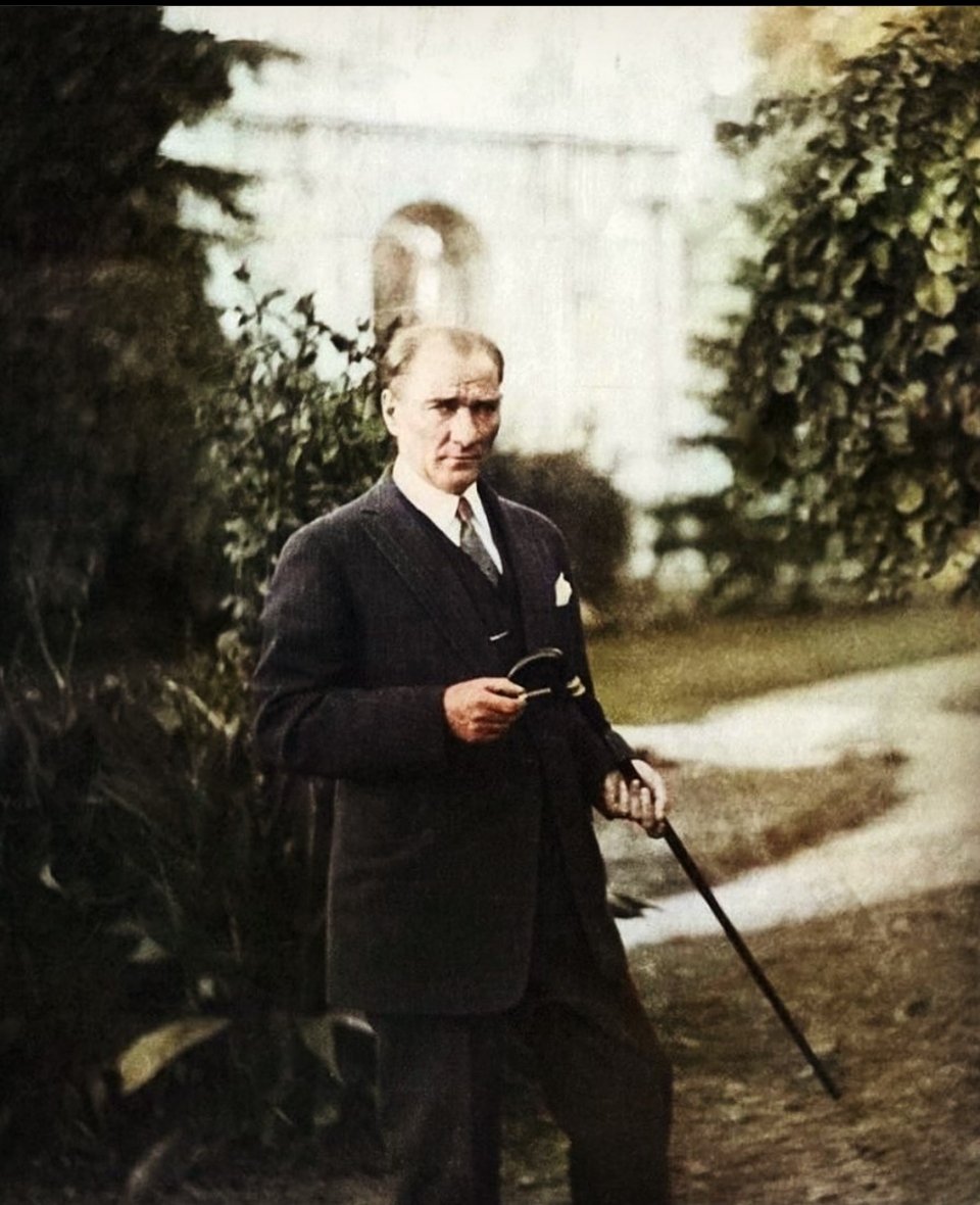ByBerlin4's tweet photo. Lider deyince Atatürk...🤍

Çay,gemicik,ayakkabı kutuları,çalma,din sömürüsü...
Aklınıza gelmiştir ztn ;)
#2023LideriErdoğan https://t.co/bNl62ZKjMn