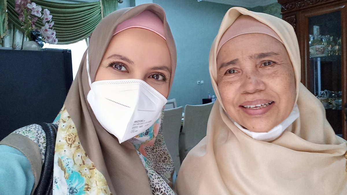 Ibu Gubernur Maluku Utara ini Masha Allah banget lhoo, punya semangat yg luar biasa karena gk mudah membina ukm2 di daerah2 yg cukup jauh dari yg namanya perkotaan. Tapi perjuangan beliau luar biasa, jelang event STQ Nasional 2021 landing lagi di Ternate semoga berkah