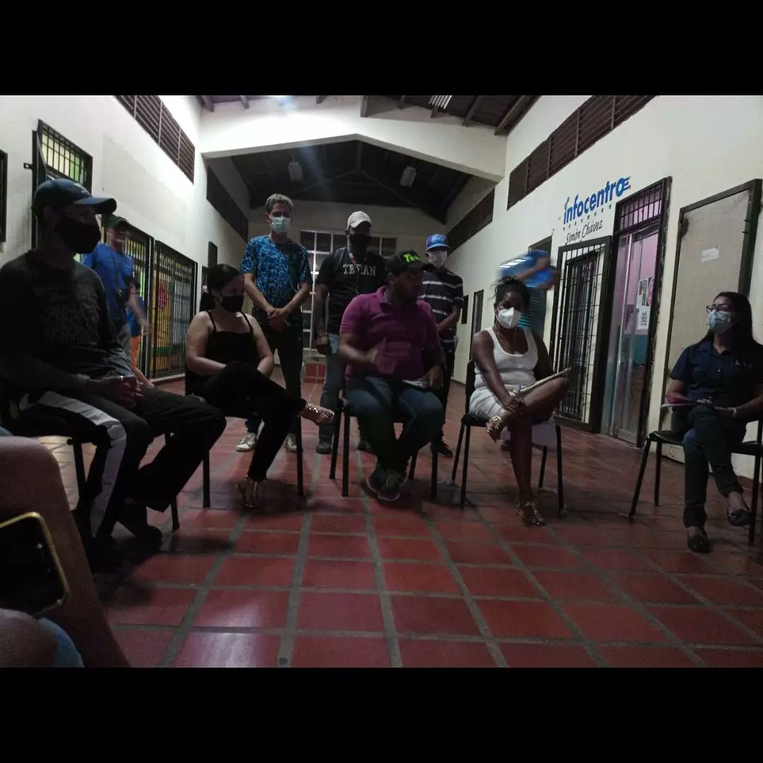 ZacarasCastro1's tweet photo. #Hoy #06Oct| Desde mi amada parroquia Urimare, comunidad de brisas del aeropuerto, seguimos con las conversaciones con las comunidades. El mejor aprendizaje es escuchando al pueblo. Cómo lo aprendi en la escuela de mi eterno  comandante Chavez
@Jateranoficial
@JosManuelSuar15 https://t.co/3iOEC3vOcR