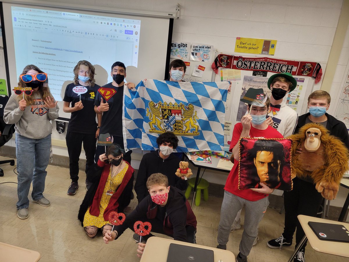 Big shoutout to <a href="/StaggStuCo/">AAS Student Council</a> for letting us rep our Deutsch pride for this week's Wear it Wednesday! Happy National Learn German week! My amazing students make me so proud to be a German teacher. #learngerman #recharge 🇩🇪🇦🇹🇨🇭