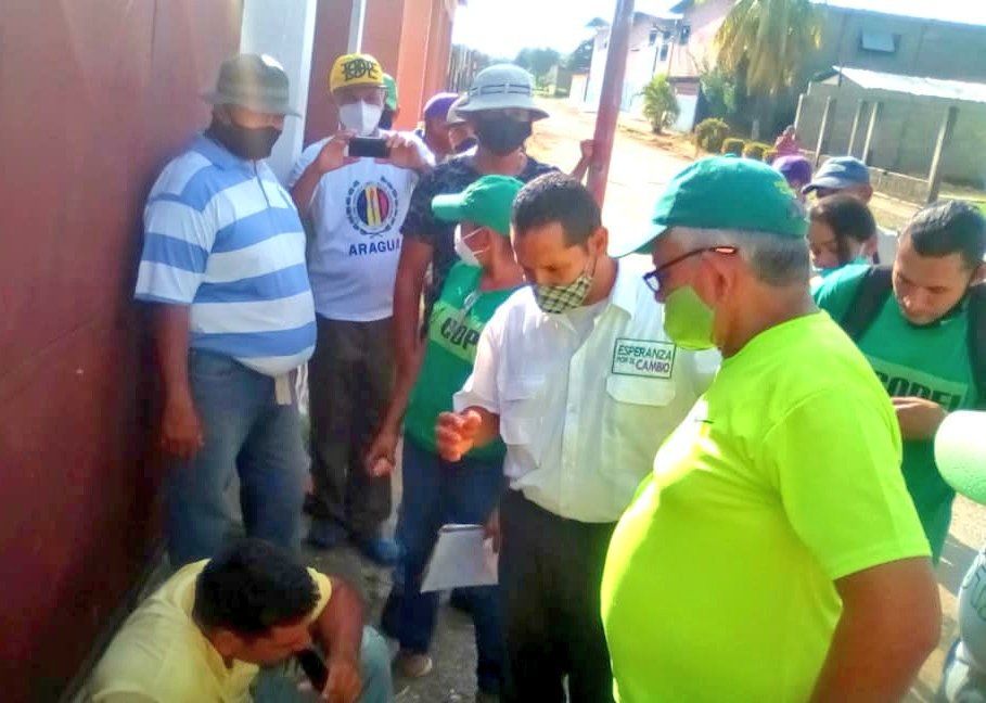 ElCambioAragua's tweet photo. #06Oct| Hoy @ElCambioVE presente en un recorrido por el mpio. #Urdaneta donde nuestro candidato al concejo legislativo Freiman Terán junto a a la próxima concejal @amieluz444 visitaron varios sectores de Barbacoas y quiénes con la @AlianzaDemocVE trabajamos por el sur de Aragua. https://t.co/hlauu699AZ