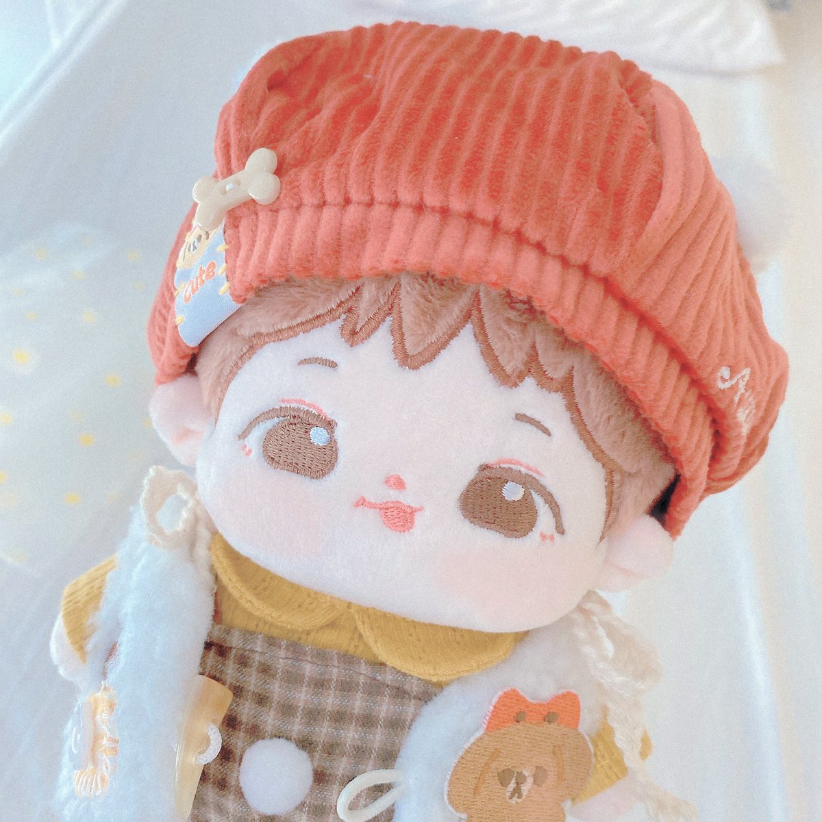 E__so_'s tweet photo. 렌디님(@rendydoll) 다복이 이벤트 당첨되었던게 여러 사정이 겹쳐 드디어 받았습니다!
아지자 실물 넘귀엽더라구요…
따로 경락 안해줘도 동글동글하게 잘 도착햇어요… 평생을 함께 같이하게 될 아기..ㅋㅋㅋ
집에 20센치 옷이 몇 벌 없더라구요…사야하나(ㅋㅋㅋㅋ)
흐흐 조은 이벤트넘감사해요ㅠㅠ https://t.co/DJ97wBbTLr