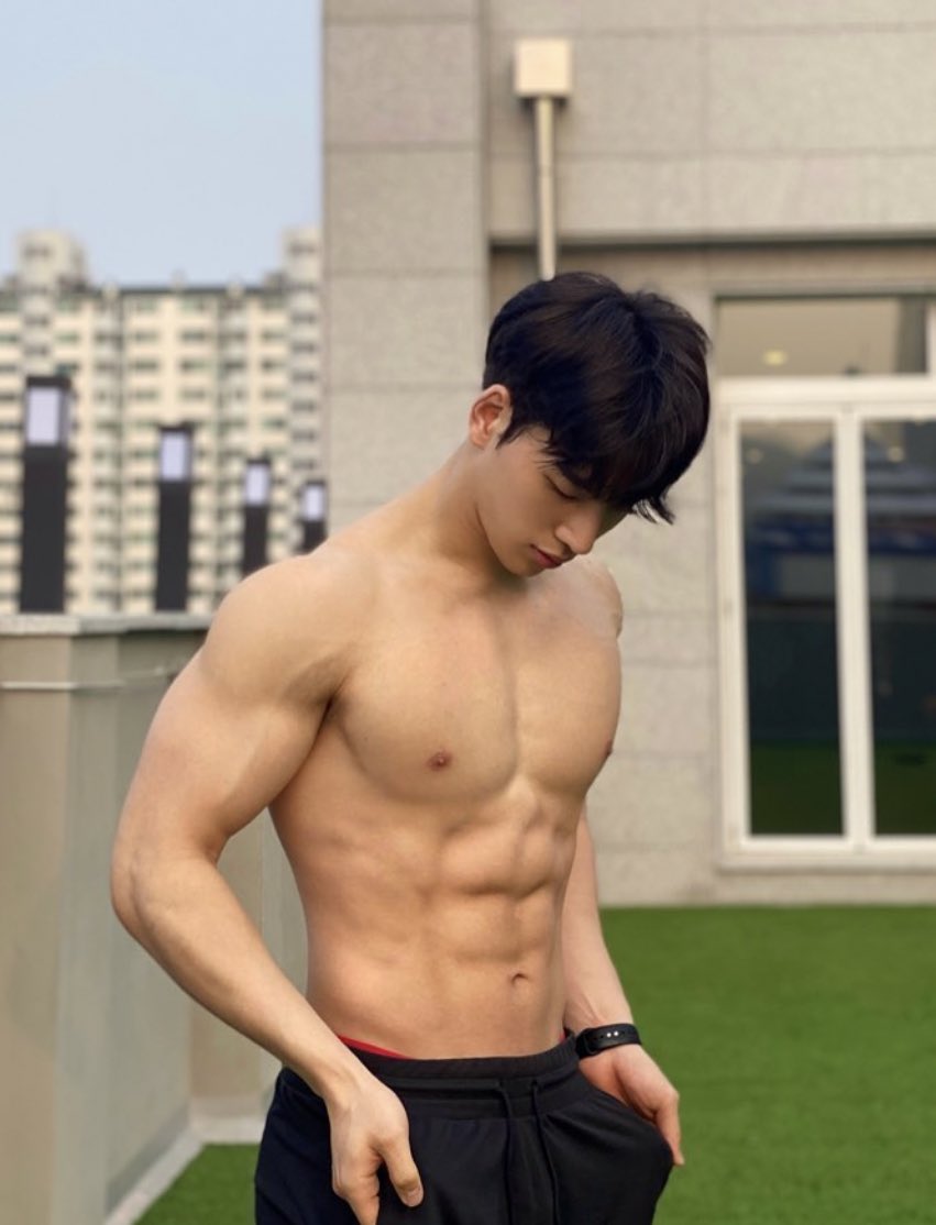 ansonleee's tweet photo. This body 😍 https://t.co/zXhqHN75VP