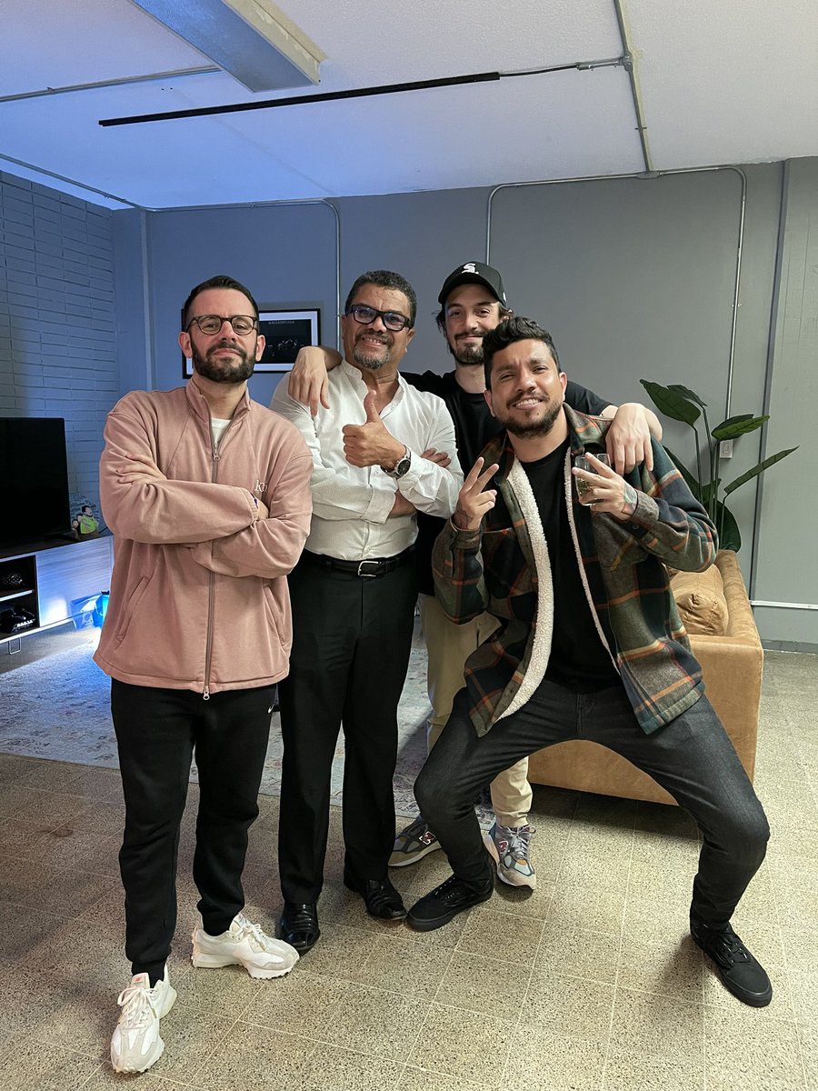 nachored's tweet photo. Acabamos de grabar el mejor episodio de @escueladenada. No puedo creerlo. https://t.co/wpLYg4XbFI