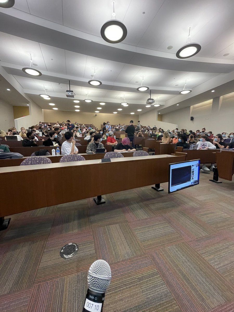 Thank you <a href="/SyracuseU/">Syracuse University</a> for having me today at the <a href="/bandierprogram/">The Bandier Program</a> talking to these students (150 students) s/o to <a href="/BillWerde/">Bill Werde</a> for inviting me to speak and share my road to success 🦾