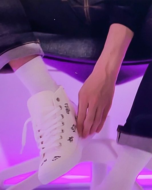 jjkdniel3's tweet image. 발목 한줌 🙊