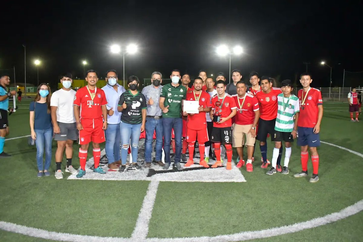 Zenon_Velazquez's tweet photo. Muchas felicidades al equipo de Seguridad Pública y al equipo alacranes, campeón y sub campeón de la #CupRed2021, felicidades a la Red Jóvenes por México del #PRINava por organizar este tipo de torneos. https://t.co/WypdGk4npv
