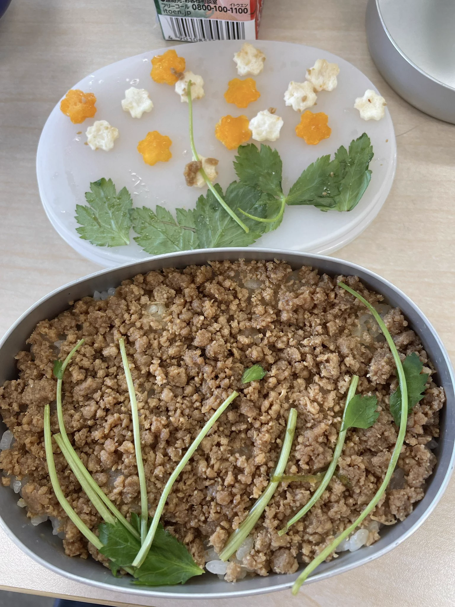 せっかくのお花畑弁当が・・・。ふたを開けたときの悲劇ｗｗｗ