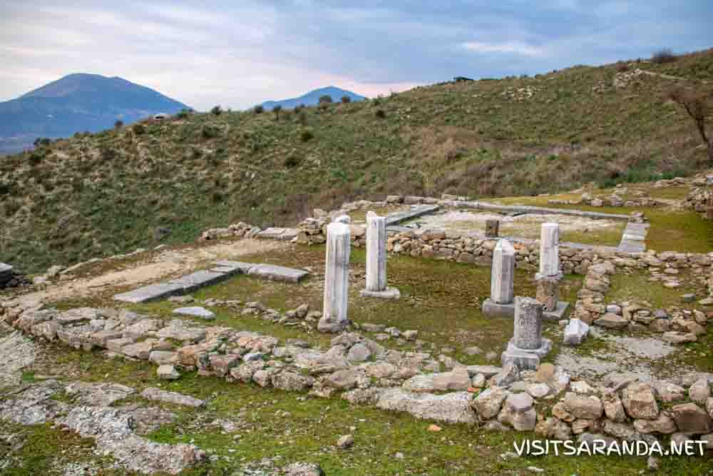 epirusgr's tweet photo. 1927 "The Italian archaeological mission in Albania has just unearthed, in the vicinity of the ancient citadel of #Feniki #Finiq (Saranda) a wall four times longer than that of the Acropolis of Athens. We found there a small temple that dates from 400 years before
Jesus Christ" https://t.co/PbdfqyWHCh