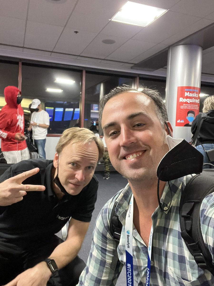 Broker_Brett's tweet photo. Like good frugal #insurtech hustlers, began and ended my first #ITC journey with my #OCstartup buddy @MichaelSSimmons on Southwest flights!! #InsurTechRunners https://t.co/nObYRqmyjz