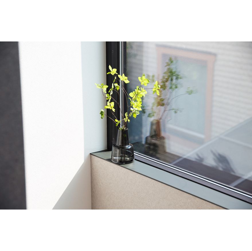 moritaalumi's tweet image. 【新商品】存在感がない窓枠
#森田アルミ の新商品 #fitframe のご紹介です💡

fitframeは極限まで薄い窓枠です。
4mmという薄さは、窓枠の存在を忘れさせます。