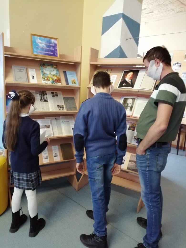 В <a href="/swoya3/">Библиотека Зырина</a> в рамках #ВсемирнаяНеделяКосмоса прошёл обзор выставки"Имена россиян в космическом пространстве".В #космос можно встретить Пушкина, Ломоносова, Циолковского, Карамзина, Бутлерова...-в честь них названы различные космические объекты.Об этом и рассказывает выставка  #ЦБС