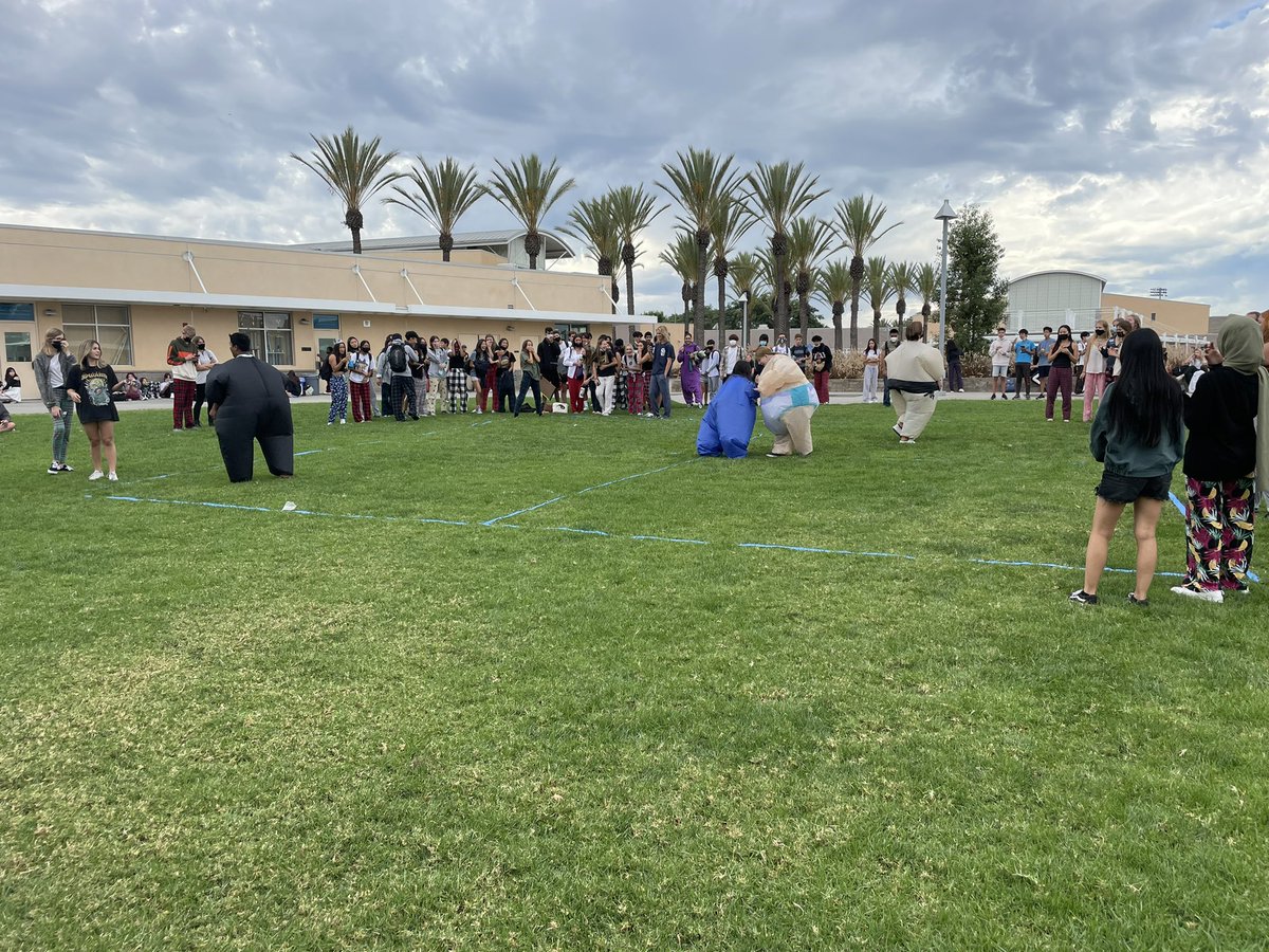 PrincipalZig's tweet photo. Love the Wolverine spirit! We kicked off homecoming week with a friendly competition! We are impressed with the freshmen contributions!🖤💛 Who is wearing Neon on Thursday? @westviewasb @PowayUnified https://t.co/GMJ5qU9QKm