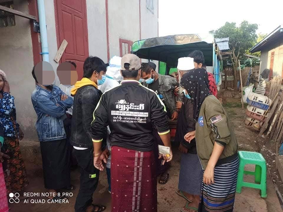 IrrawaddyNews's tweet photo. A civilian died, some others were injured and houses were damaged as junta troops fired artillery at urban areas of Loikaw Township in Kayah State on Wednesday night. 

(Photo: CJ) 
#WhatsHappeningInMyanmar https://t.co/vJfGvqhmDs