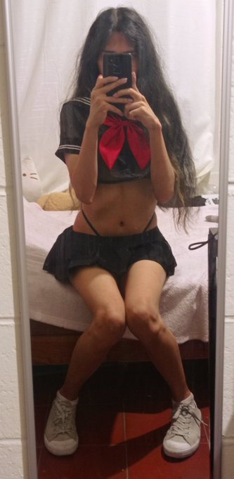1 pic. My school uniform :3 ?? https://t.co/dETX1ISTG0