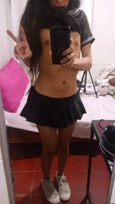 2 pic. My school uniform :3 ?? https://t.co/dETX1ISTG0