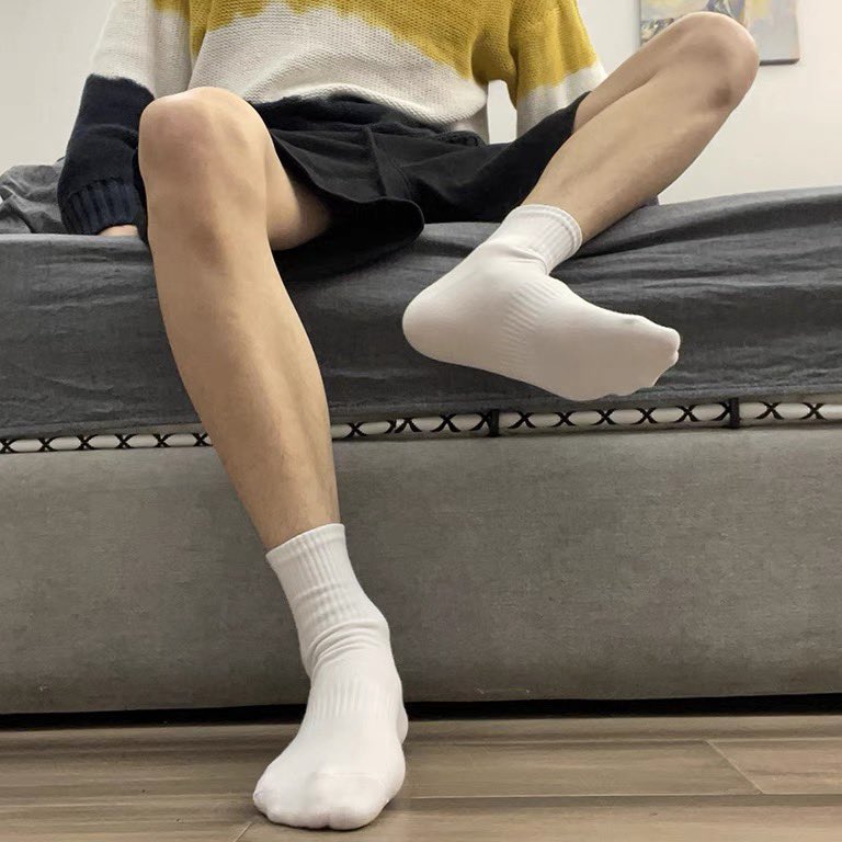 Playchang1's tweet photo. 脚丫子有点干燥，有人来用嘴滋润的吗 https://t.co/YPzjskuoTT