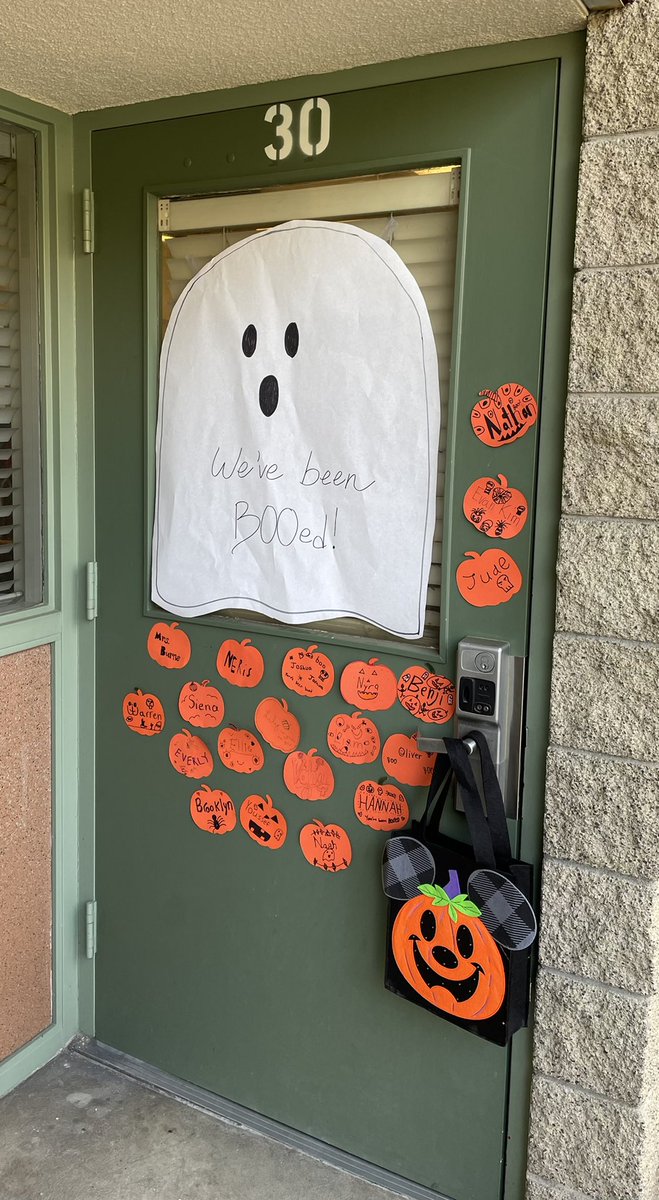 MrsFranzLCE's tweet photo. We BOOed our 1st grade buddies this morning! 🎃👻 https://t.co/18U5Ag4LIK