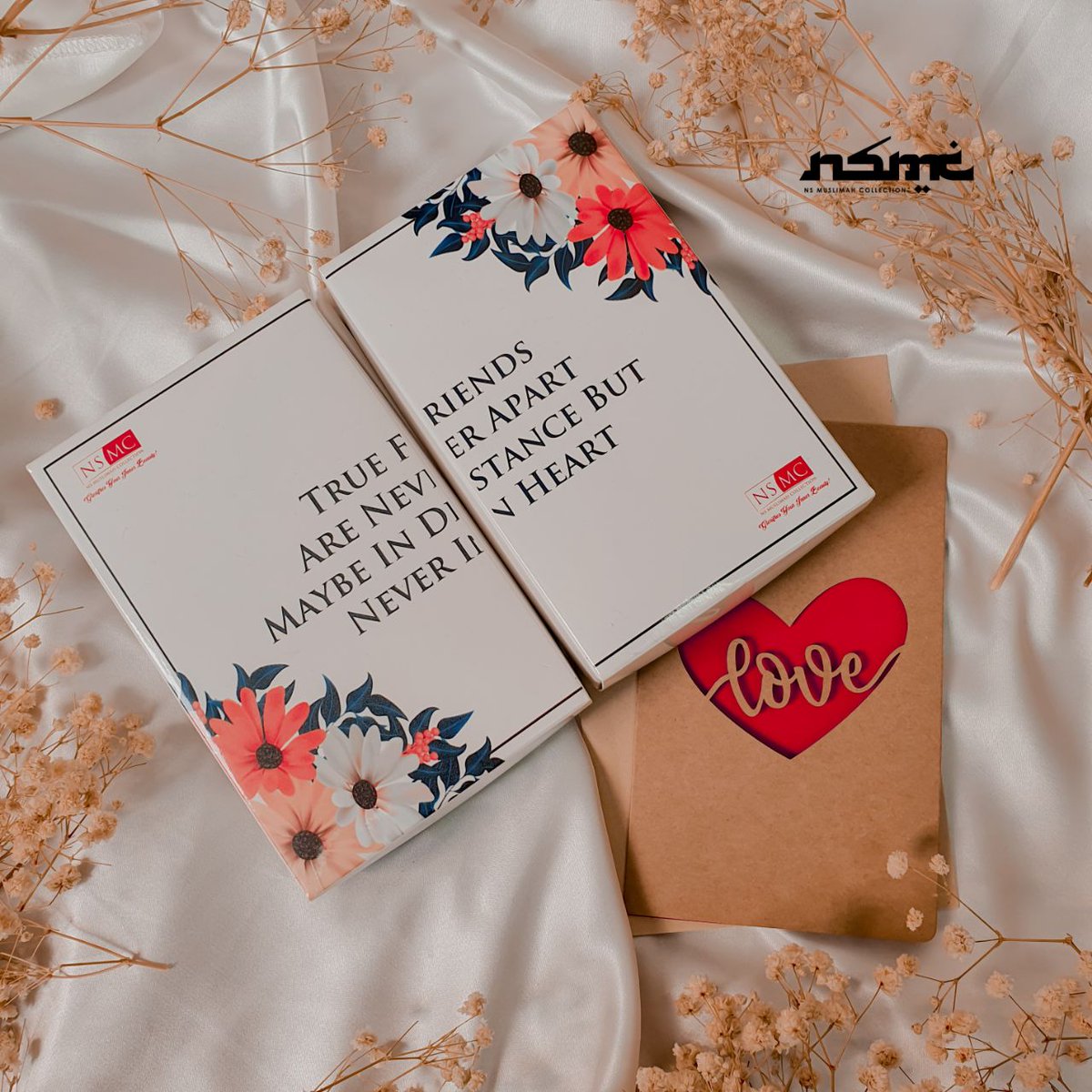 handsock_nsmc's tweet image. There is no better friend than a friend who REMINDS you to pray, REMINDS you of ALLAH and increase YOUR Iman ☺️

FRIENDSHIP BOX COMING SOON....

#FriendshipBox #FriendshipBoxComingSoon #handsocknsmc #nsmc #sahabat