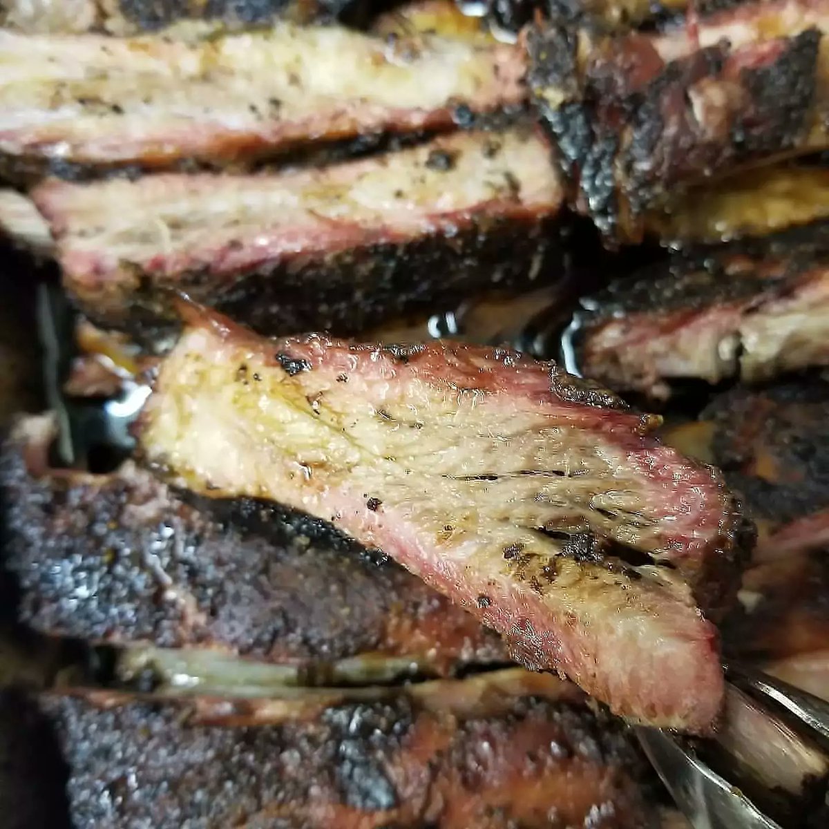 Pattons_Alcorn's tweet photo. THURSDAY = #ThemRibs π₯π₯π₯ #WoodFired #LowandSlow #ThatSmoke #40Slabs #getsome #Pattons #Alcorn https://t.co/wjHsnxT9HW