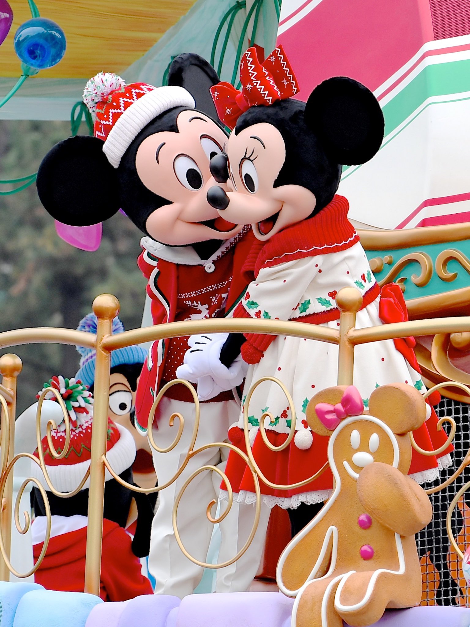 Mezzomikiのディズニーブログ Tdl ミッキー フレンズのグリーティングパレード ディズニー クリスマス 11月9日から12月25日まで公演 ミッキーマウスたちが ディズニー クリスマス ストーリーズ のコスチュームと音楽でゲストにごあいさつ