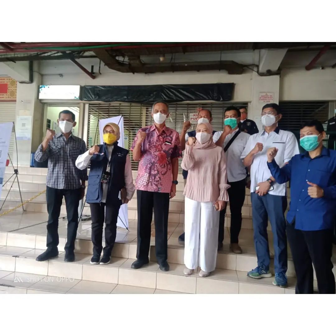 Pada 6 September 2021, Kadis Dagin Bandung, Ibu Ir. Hj. Elly Wasliah mendampingi Direktur Jenderal Perdagangan Dalam Negeri Bapak Oke Nurwan. Meninjau uji coba Aplikasi Peduli Lindungi di pasar Kota Bandung yang bertempat di Pasar Balubur Town Square dan Pasar Sederhana