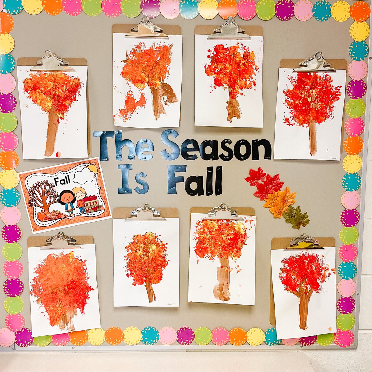 MelnychukSherri's tweet photo. The #littlelearners of Room 1 love Fall 🍁🍂🌾! @StFaustinaRCSD #fall #SpecialEducation #inclusion #fallartwork #icandoit https://t.co/dEQ8ZkONjo