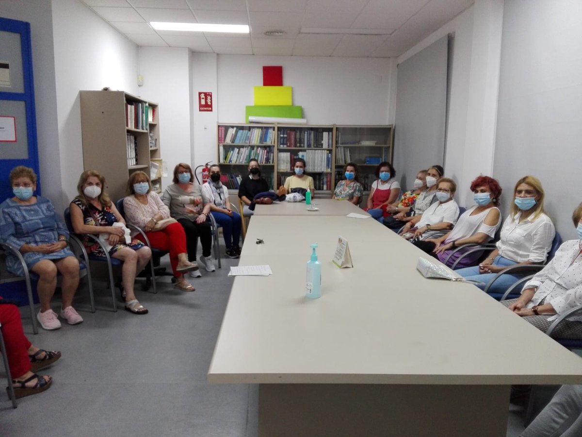 SaludAPCordoba's tweet photo. 🧠🙂 El Centro de Salud Guadalquivir organiza sesiones de #Mindfullness guiadas por la Dra. Antonia Ortega Osuna cada semana, una actividad con gran aceptación que se llevaba a cabo ya antes de la pandemia. https://t.co/WWpa5rApMW