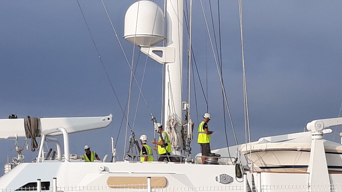 RSBRigging's tweet photo. Some fantastic shots from the office team of the riggers unstepping Mikado's mighty rig! 

Mikado is with us for her rig refit this winter; great to be back on board! #teamworkmakesthedreamwork

#rigginginpalma #yachtrigging #worldsbestyachtriggers https://t.co/T4ckNTEKqT