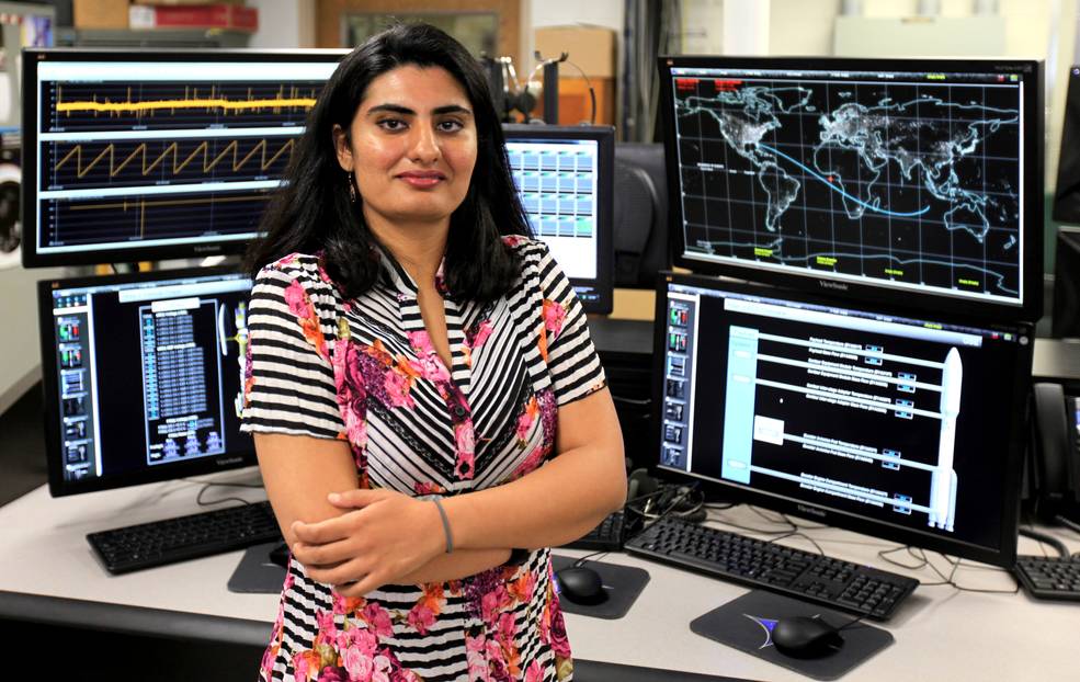 Rocket Women 🚀 NASA Engineer Hibah Rahmani was born in Pakistan and moved to the United States after high school. She was fascinated with the beautiful night sky and at a young age developed a passion for science, space and astronomy. 

📷 Credits: NASA/ Dan Casper