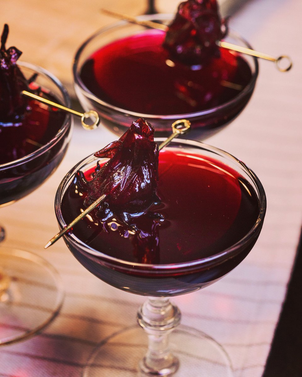roots_libations's tweet photo. 🍂 Sorrel Manhattan 🌺

2.75 oz Bourbon or Rye [infused with dried hibiscus , fresh ginger root , cinnamon , clove , allspice , and star anise]
.75 oz Sweet Vermouth
3 dashes Angostura Bitters
Stir with ice until cold

Strain into coupe and garnish with candied hibiscus ! https://t.co/Wvs1ut28qX