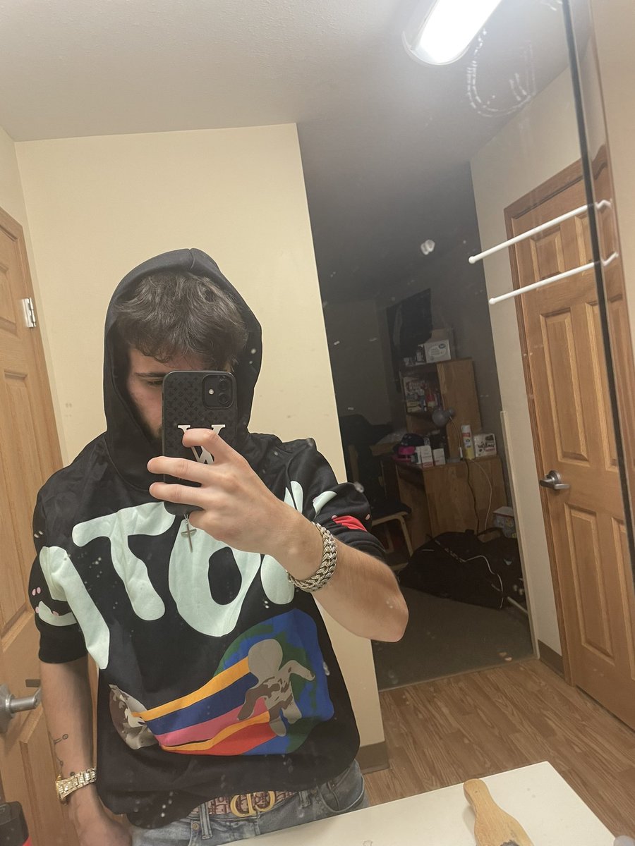 ahenne_93's tweet photo. @KidCudi new sweatshirt ‼️ https://t.co/MCYFyGOp1v