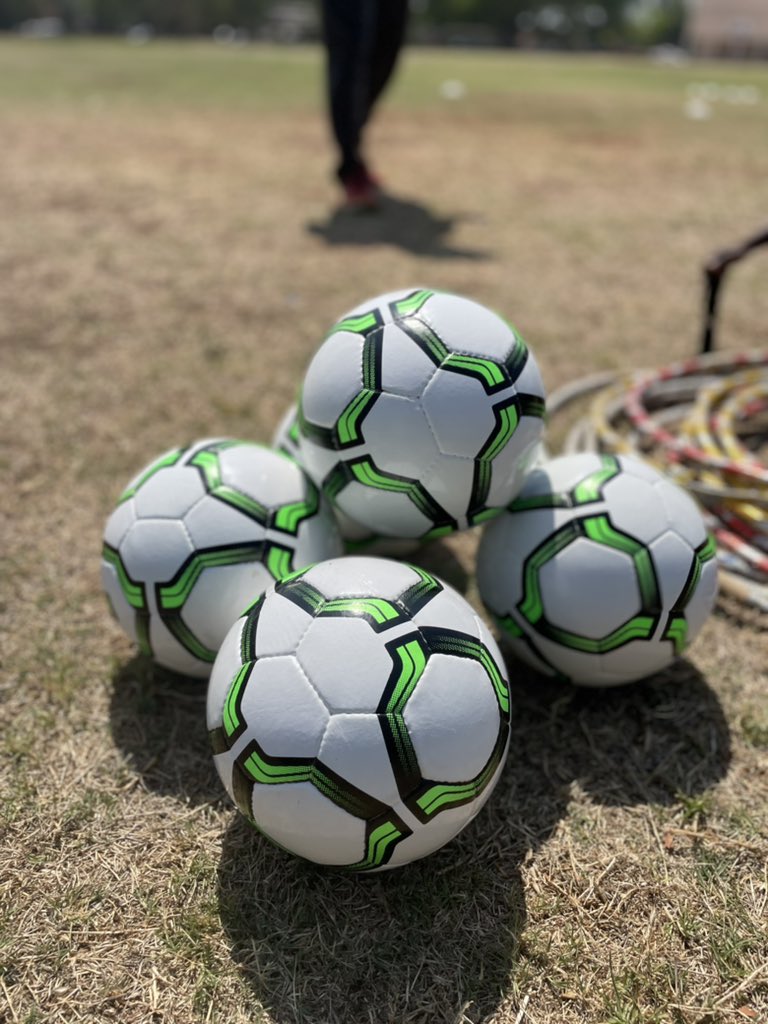 AfcAvondale's tweet photo. New balls please🤗 https://t.co/YHxfl2nSvs