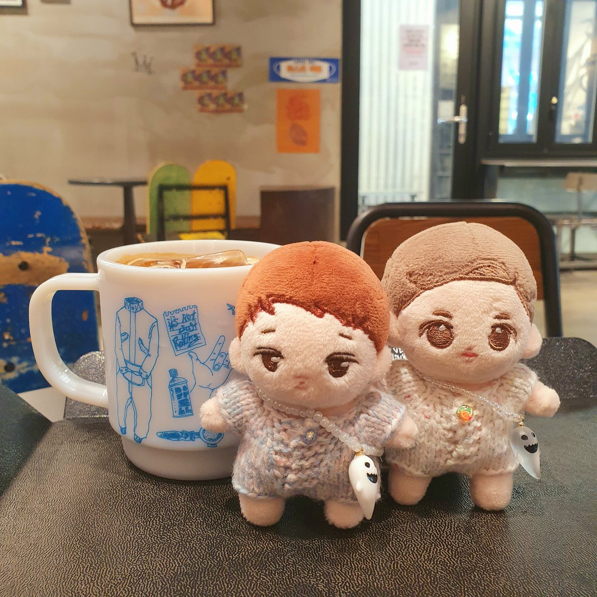 chuu_chuu_doll's tweet photo. 쪼꼬미들 뜨개바디수트에 유령가방했찌요👻👻👻

뜨개옷👕: 슈케치북님(@onlyS2xiu ) https://t.co/D40uiPlpOs