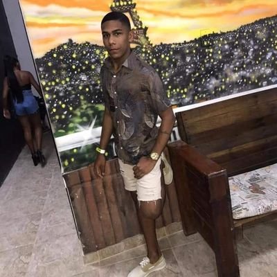Esse viadinho adora vende as amigas e paga boquete no mirante em troca de cerveja 🔥🔥 
(Jaca)