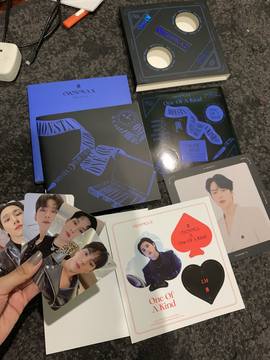 wts version 2 unsealed + 1 mmt pc
💗RM50 incl postage to wm
💗em add RM5
💗❌pc, unit pc, universe card
💗mmt pc can choose member 
#pasarmx #pasarmonstax #bazaarmonstax #bazaarmx <a href="/MXMYTRADING/">CLOSED📌</a> <a href="/PasarMX_Wonho/">🇲🇾 #PasarMonstaX #PasarWonho</a>