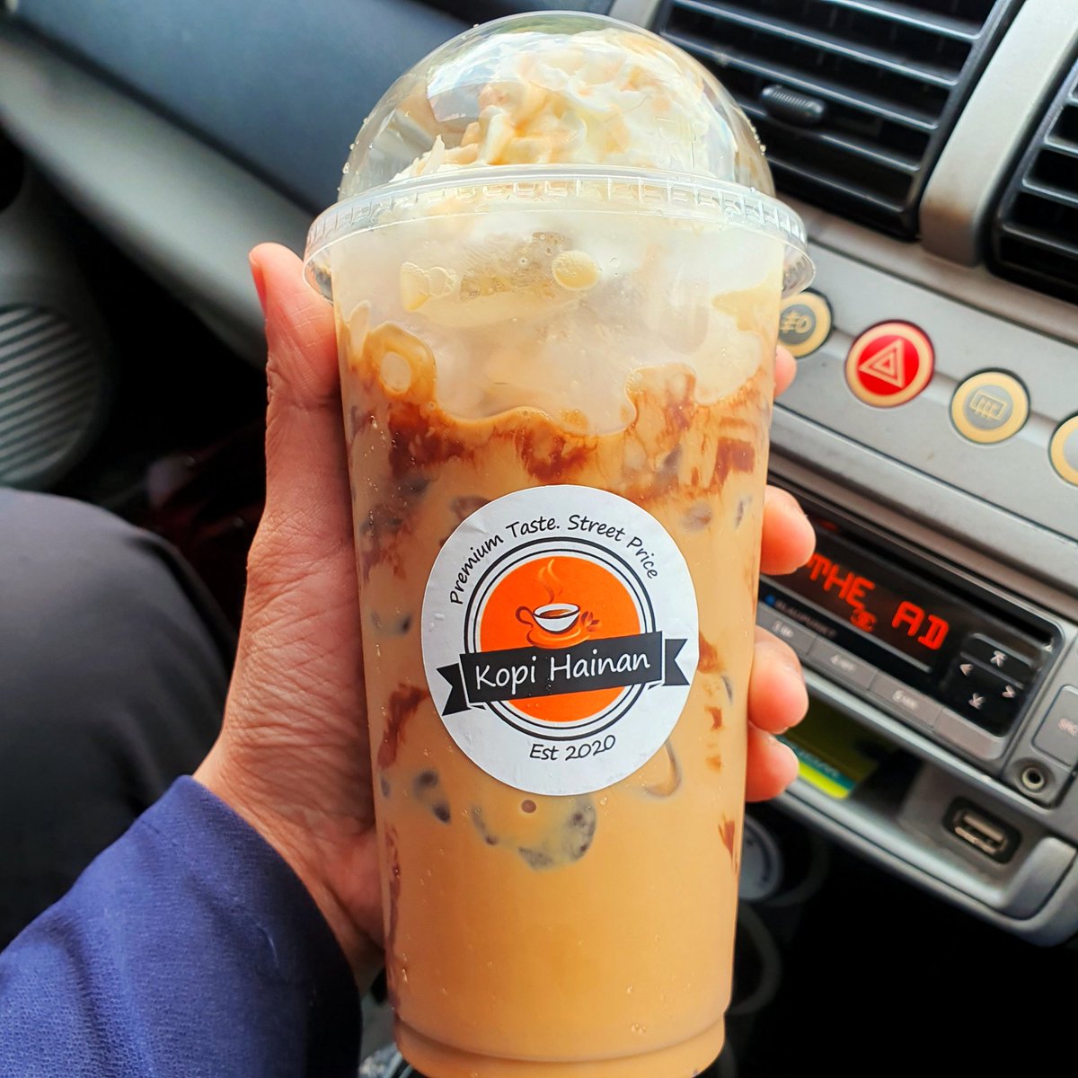 najwa_halmi's tweet photo. HONEST REVIEW KOPI YANG SIS PERNAH TRY!

Disclaimer : sis bukan otai kopi, so  ni berdasarkan my own preferences yaa. I love espresso-based latte, without sugar or at least less sweet 💖

Bismillah, jom!

#najwadankopi https://t.co/ujxd6q657a