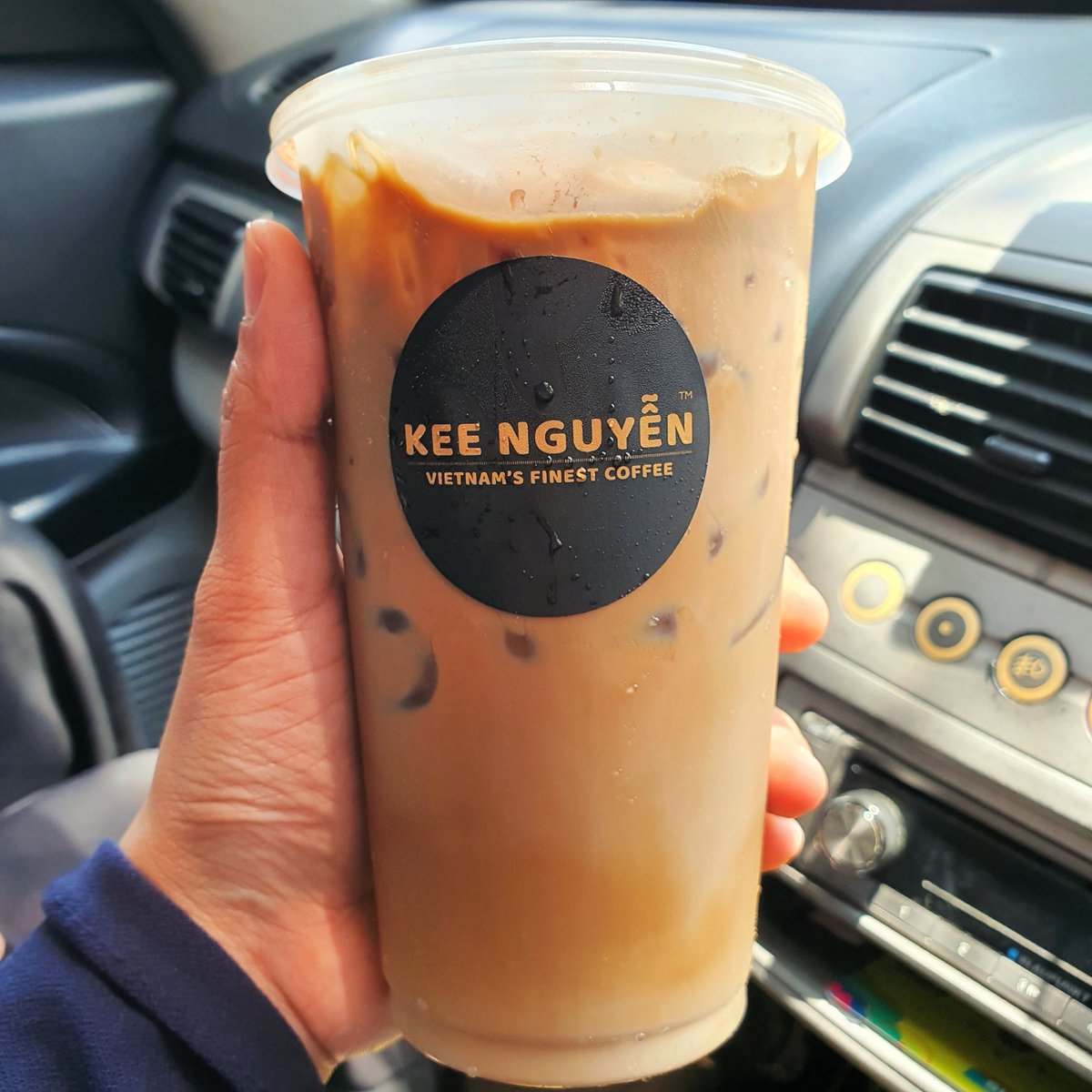 najwa_halmi's tweet photo. HONEST REVIEW KOPI YANG SIS PERNAH TRY!

Disclaimer : sis bukan otai kopi, so  ni berdasarkan my own preferences yaa. I love espresso-based latte, without sugar or at least less sweet 💖

Bismillah, jom!

#najwadankopi https://t.co/ujxd6q657a