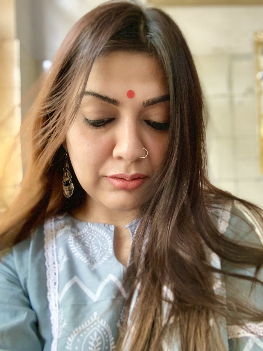 ruchikokcha's tweet photo. Shubh Navratri! 
#WorldBindiDay #missionbindi #bindipride #HappyNavratri #NavratriSpecial https://t.co/rVmjHSt37B