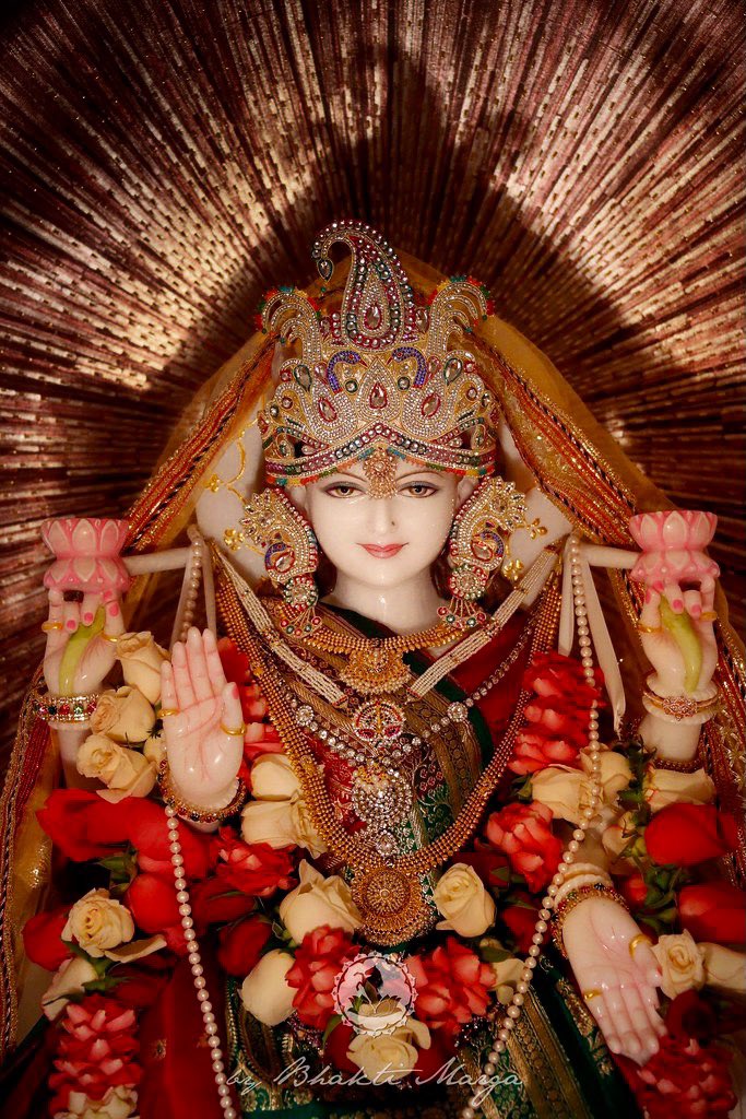 “Shailaputri represents the #blessing of the #Guru, 'sadhana-#bhakti', as She is the One who gives the #Shakti the power to activate one's sadhana to start the inner journey. This blessing is very important because it destroys the pride and ego.” 
<a href="/vishwananda/">Swami  Vishwananda</a>
#Navaratri2021 #Maa