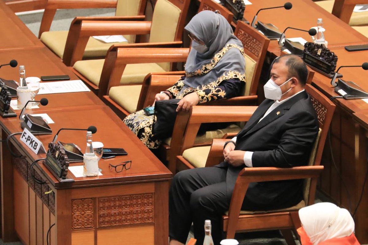 Fraksi PKB DPR RI (@fraksipkb) on Twitter photo Gus Muhaimin <a href="/cakimiNOW/">A Muhaimin Iskandar</a> pimpin sidang paripurna Ke-7 masa Persidangan I tahun sidang 2001-2022 Gus Muhaimin <a href="/cakimiNOW/">A Muhaimin Iskandar</a> pimpin sidang paripurna Ke-7 masa Persidangan I tahun sidang 2001-2022