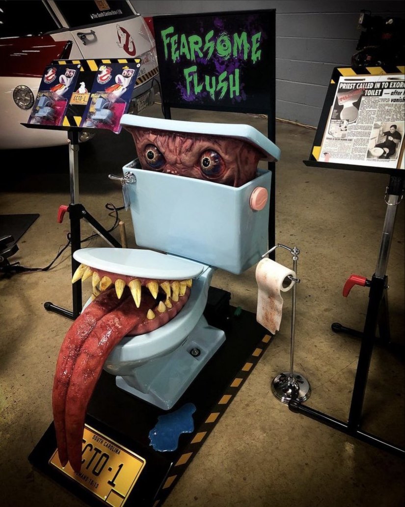 AddictedHe's tweet photo. Holy 💩! My favorite ghost from The Real Ghostbusters toy line is Fearsome Flush and somebody made a real life Fearsome Flush and it's freaking awesome!🤘 #FearsomeFlush #TheRealGhostbusters #WhoYouGonnaCall #IAintAfraidOfNoGhost #BustinMakesMeFeelGood https://t.co/CLmRBZyabp