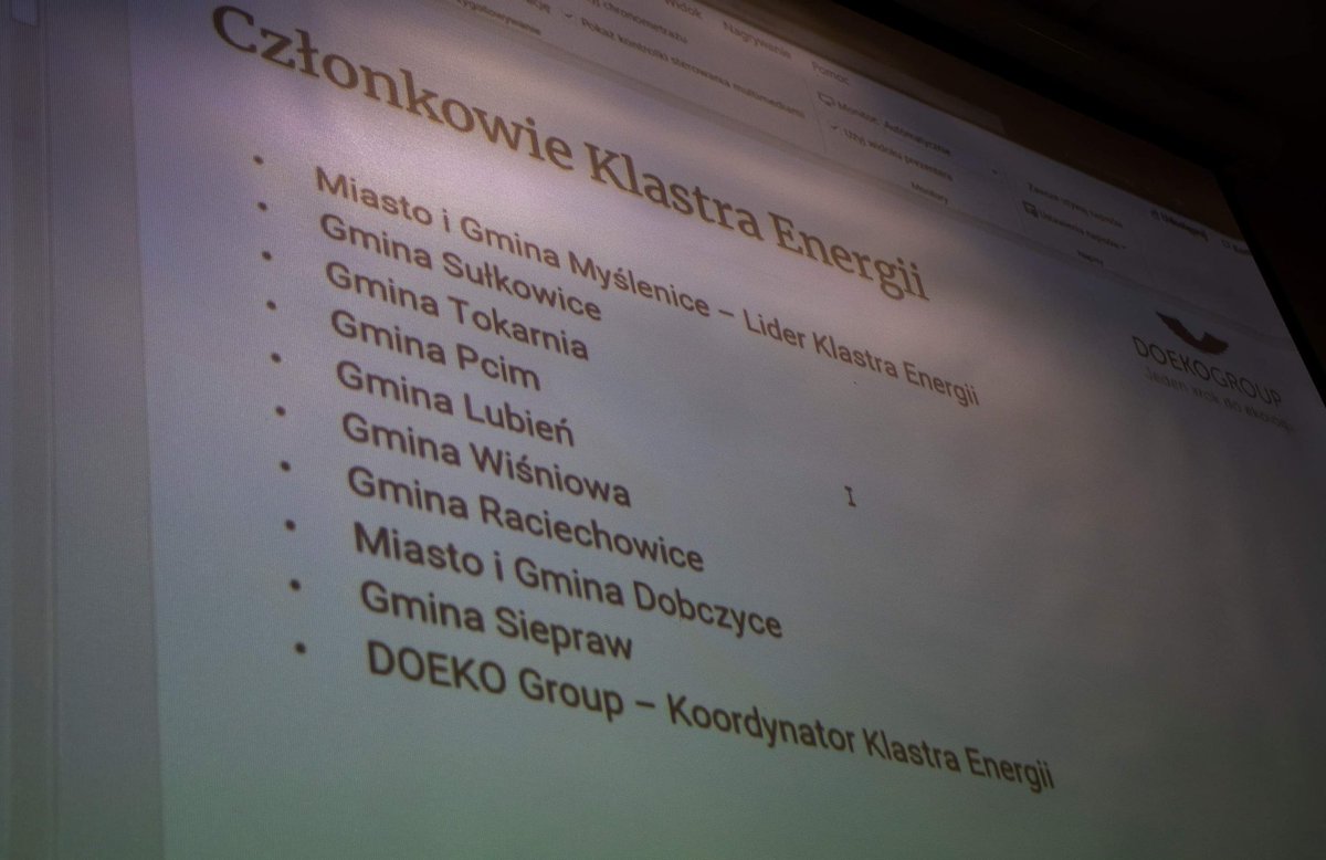J_Szlachetka's tweet photo. 📣 Mamy to‼️ Eko Energia - Klaster Energii Ziemi Myślenickiej założony 🔋 Wspólne działanie wszystkich gmin z powiatu myślenickiego ma pozwolić na współpracę i działanie w korzystaniu z ekologicznych możliwości produkcji energii ⚡️#KlasterEnergii @OZE #PracujemyDlaWas #EkoMy https://t.co/XiVu0NZb6r