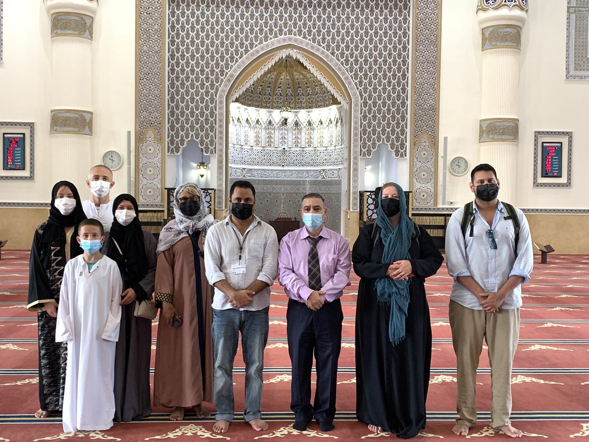 AlFarooqCentre's tweet photo. Welcoming visitors from all corners of the world  #USA #russia #Mexico #AlFarooqmosqueCentre aims to raise awareness about #Islamic #civilization #Arabic #heritage and the #culture of the #UAE #Mosque and #Centre #uaemosques #Dubaiheritage #mosquetour #tourgroup https://t.co/JOPKV1Oo5D