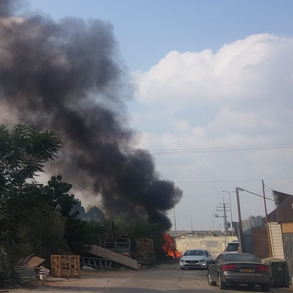 JudySL's tweet image. Just another day of smoke in the land of Israel. #pollution #icantbreathe #makethemstop