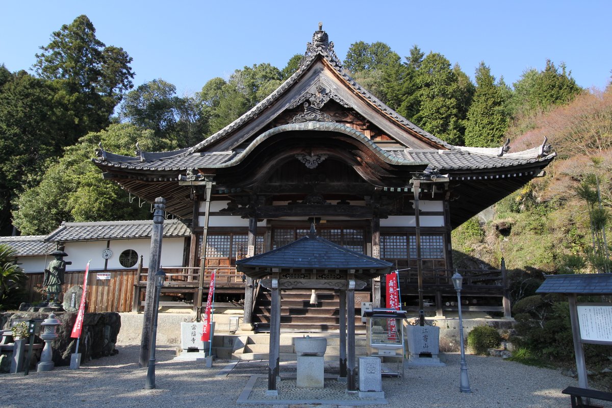 iganorekishibot's tweet photo. 江寄山常福寺（伊賀市古郡）奈良時代の創建とされ、現在の天正伊賀の乱で被災するも元和元（1615）年、根来の僧、宥俊法印により復興。平安時代の五大明王像は国の重要文化財、鳳凰彫刻・木鼻・蟇股は市の有形文化財に指定されている。 https://t.co/wnkBr7kbdV