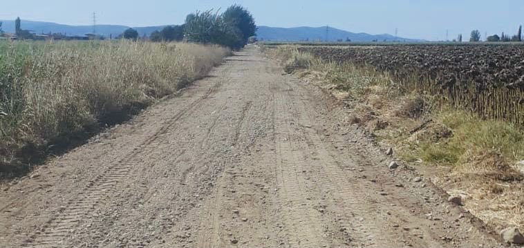 Bergama için çalışmaya devam..🚧✅ 
📍 Ahmetbeyler - Cevizligaraj arası üretim yolu malzeme serim çalışması
📍 Atçılar Mahallemiz gölet temizliği yapıldı.