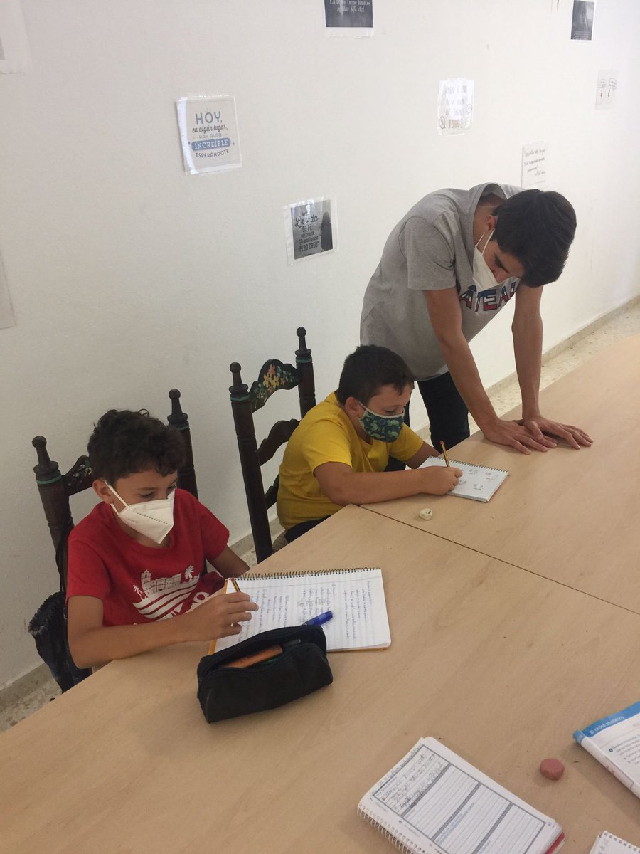 elbuenpastormlg's tweet photo. Ya están en marcha las clases de apoyo en nuestra parroquia. Un lugar de aprendizaje para los pequeños del barrio ayudados por voluntarios que ponen lo mejor de cada uno en esta tarea  #yovoyalbuenpastor @DiocesisMalaga @RafaPrezPallars @Crucifixion_MLG @PastoraMLG https://t.co/QxStA6PDbp