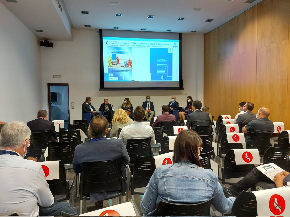 congresoSIcv's tweet photo. Mesa redonda "Hacia dónde va la seguridad industrial en las instalaciones de refrigeración".
Con Félix Sanz y Lorena Hernández, de @aefyt_es 
Francisco Martínez, de @fmgrupotec @Hidros_spa 
José García, de Kimikal
Cristina Giménez, jefa de Seguridad del serv. Terr. de Industria https://t.co/04l4ZvVk5a