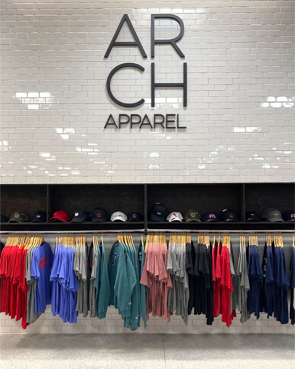 SchnuckMarkets's tweet photo. Your Kirkwood store refresh is done! ✨ Come check out our new features. ⁣
⁣
🍽  New Food Hall⁣
👕  New Arch Apparel Store⁣
🌱  Live Well Natural Living Department⁣
⁣
And much more! https://t.co/RuhSgA6CXe